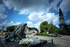 pomnik kardynała wyszyńskiego w częstochowie